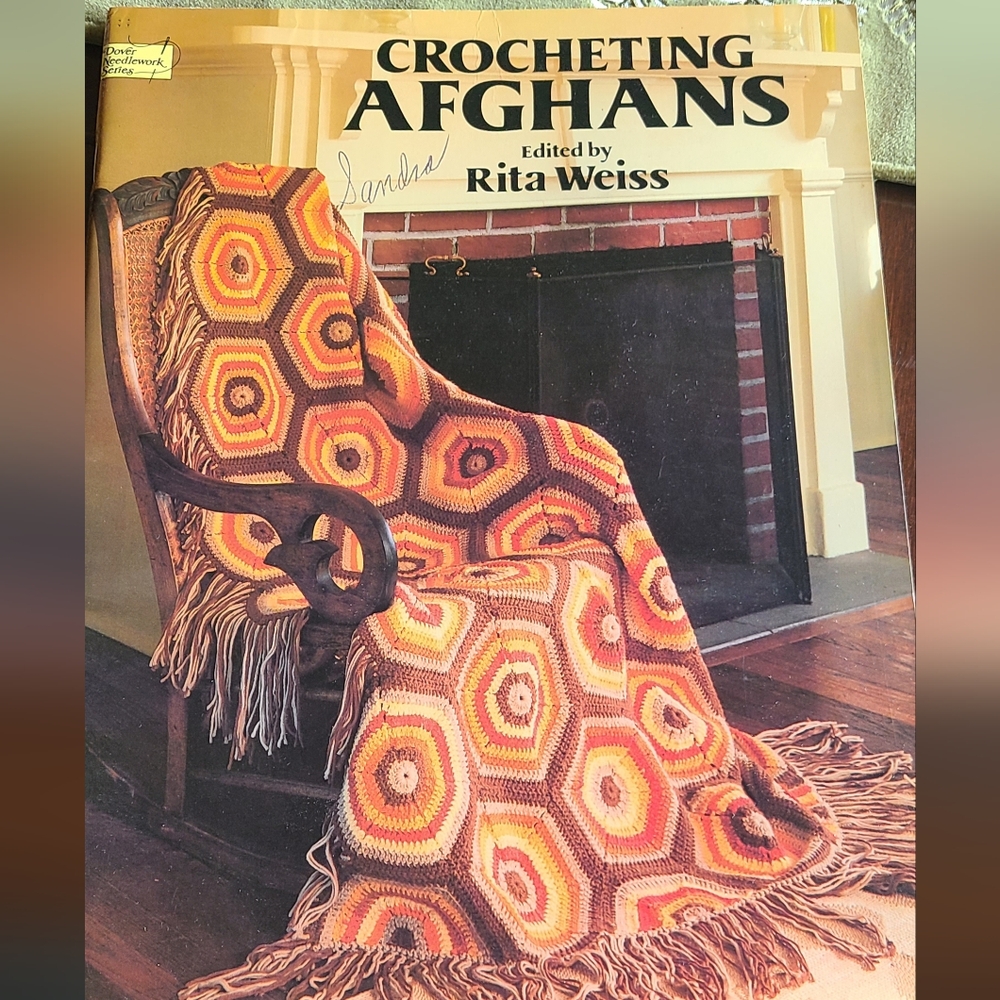 1979 Dover Crocheting Afghans book